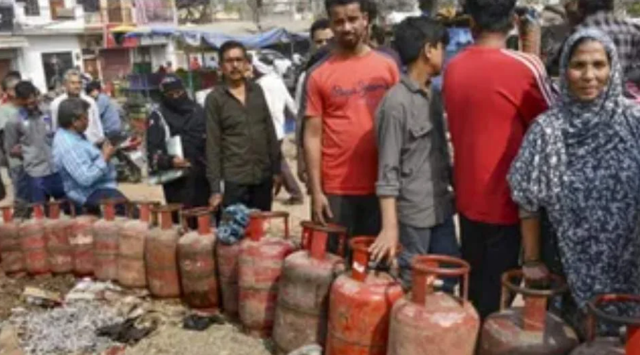 एलपीजी गैस की कालाबाजारी रोकने तथा शत्प्रतिशत् होमडिलिविरी सुनिश्चित करवाने के जिलाधिकारी सविन बसंल के निर्देशों के अनुपालन में जिले में क्षेत्रवार क्यूआरटी टीम गठित की गई